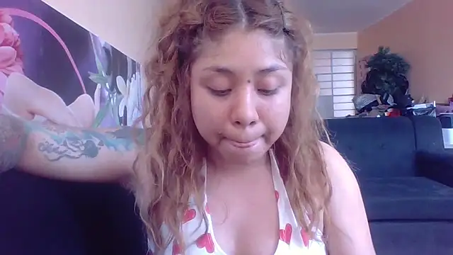 Jennxdolls online show from March 12, 2:54 pm