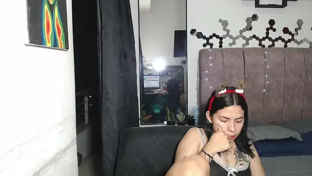 Snapshot of Liza_Thurner chatting on December 11, 12:12 am Liza Thurner online show from December 11, 12:12 am