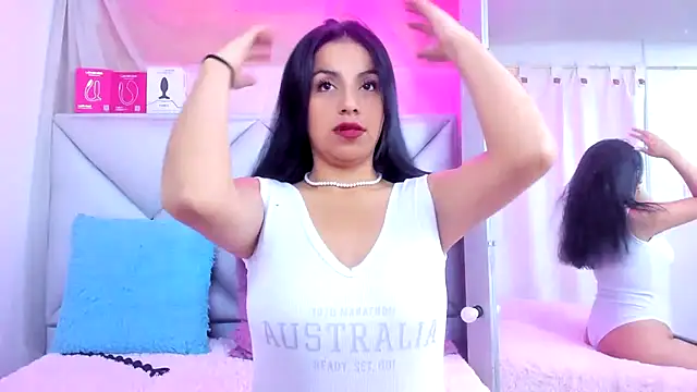 Snapshot of Emma_collins23 chatting on June 20, 2:38 am Emma collins23 online show from June 20, 2:38 am