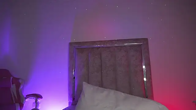 little-Emma online show from April 28, 2:27 am