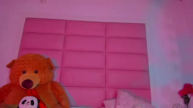 little-Emma online show from February 19, 3:06 am