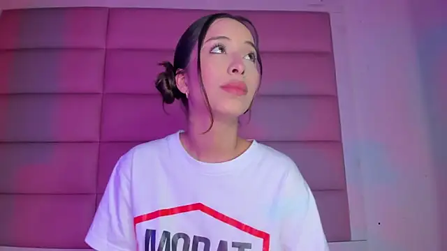 little-Emma online show from December 15, 3:12 am