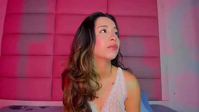 little-Emma online show from December 5, 3:05 am