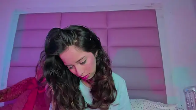 little-Emma online show from December 22, 3:28 am