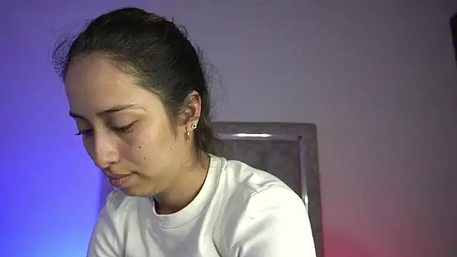 Snapshot of little-Emma chatting on July 21, 11:39 pm little-Emma online show from July 21, 11:39 pm