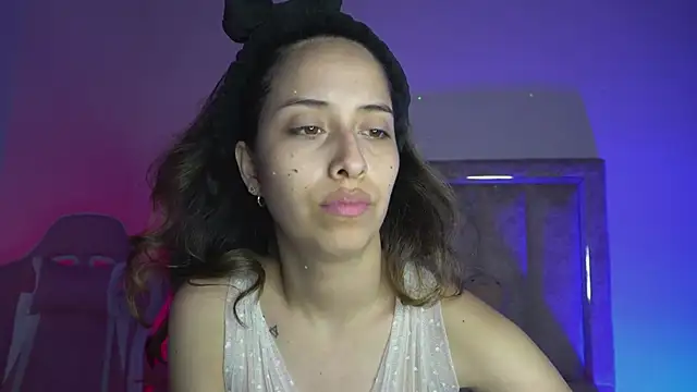 little-Emma online show from February 19, 3:47 am