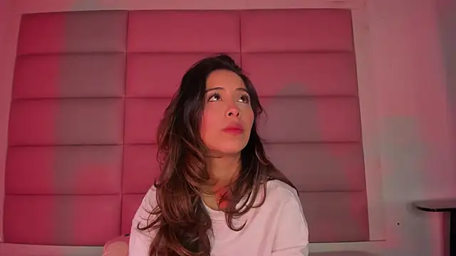 Snapshot of little-Emma chatting on November 30, 3:07 am little-Emma online show from November 30, 3:07 am