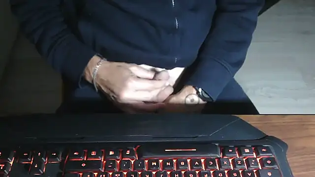 Snapshot of Adri_gard chatting on October 25, 9:04 pm Adri gard online show from October 25, 9:04 pm