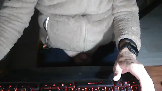 Snapshot of Adri_gard chatting on November 25, 9:37 pm Adri gard online show from November 25, 9:37 pm