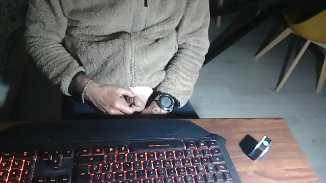 Snapshot of Adri_gard chatting on April 27, 8:29 pm Adri gard online show from April 27, 8:29 pm
