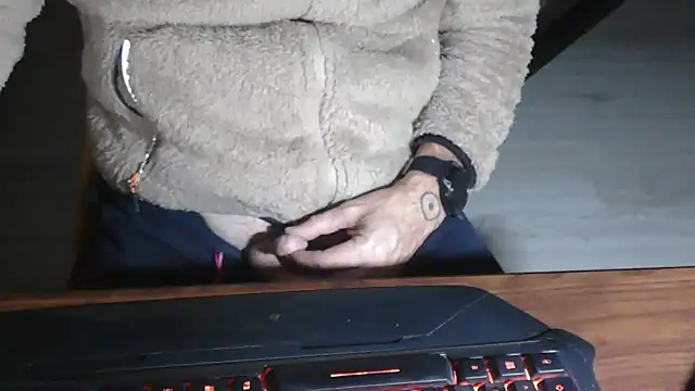 Snapshot of Adri_gard chatting on November 29, 9:26 pm Adri gard online show from November 29, 9:26 pm