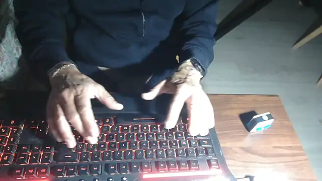 Snapshot of Adri_gard chatting on May 8, 8:34 pm Adri gard online show from May 8, 8:34 pm