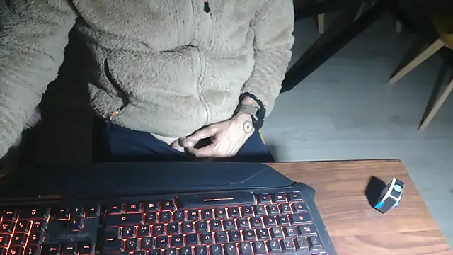 Adri gard online show from April 2, 8:15 pm