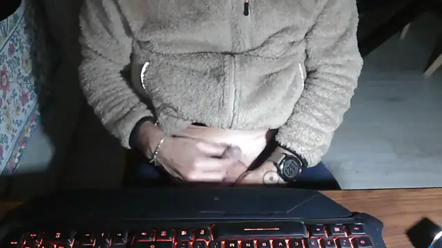 Snapshot of Adri_gard chatting on November 22, 9:24 pm Adri gard online show from November 22, 9:24 pm