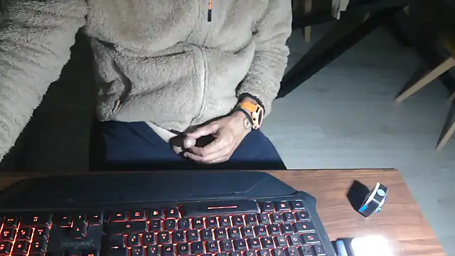 Snapshot of Adri_gard chatting on April 25, 8:28 pm Adri gard online show from April 25, 8:28 pm