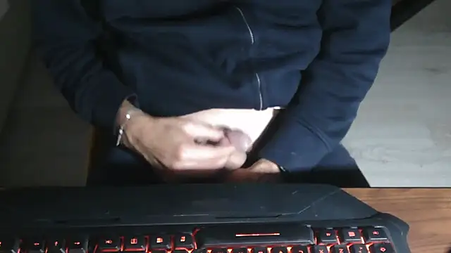 Snapshot of Adri_gard chatting on October 29, 9:47 pm Adri gard online show from October 29, 9:47 pm