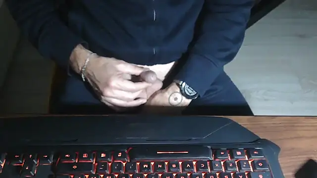 Snapshot of Adri_gard chatting on November 14, 9:18 pm Adri gard online show from November 14, 9:18 pm