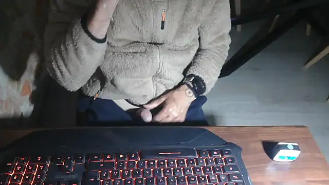 Snapshot of Adri_gard chatting on May 1, 8:58 pm Adri gard online show from May 1, 8:58 pm
