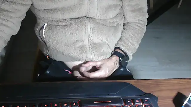 Snapshot of Adri_gard chatting on December 2, 9:16 pm Adri gard online show from December 2, 9:16 pm