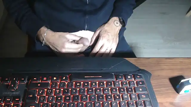 Snapshot of Adri_gard chatting on November 8, 9:18 pm Adri gard online show from November 8, 9:18 pm