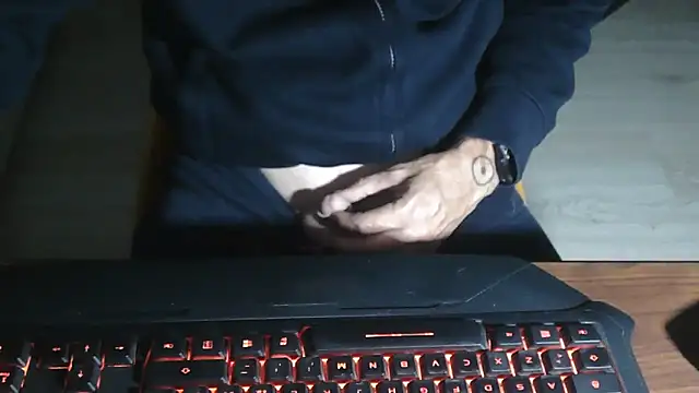 Snapshot of Adri_gard chatting on October 28, 9:36 pm Adri gard online show from October 28, 9:36 pm