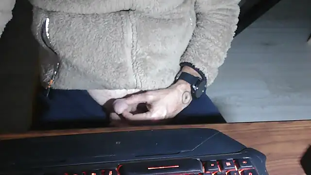 Snapshot of Adri_gard chatting on November 27, 10:10 pm Adri gard online show from November 27, 10:10 pm