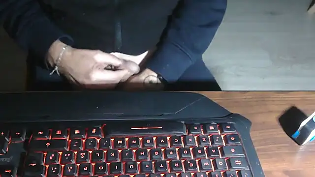 Snapshot of Adri_gard chatting on November 18, 9:29 pm Adri gard online show from November 18, 9:29 pm