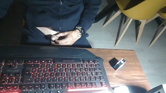 Snapshot of Adri_gard chatting on May 23, 8:52 pm Adri gard online show from May 23, 8:52 pm