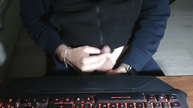 Snapshot of Adri_gard chatting on November 19, 9:26 pm Adri gard online show from November 19, 9:26 pm