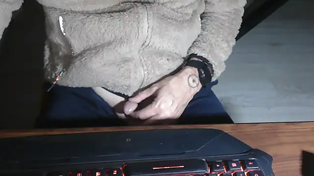 Snapshot of Adri_gard chatting on November 30, 8:42 pm Adri gard online show from November 30, 8:42 pm