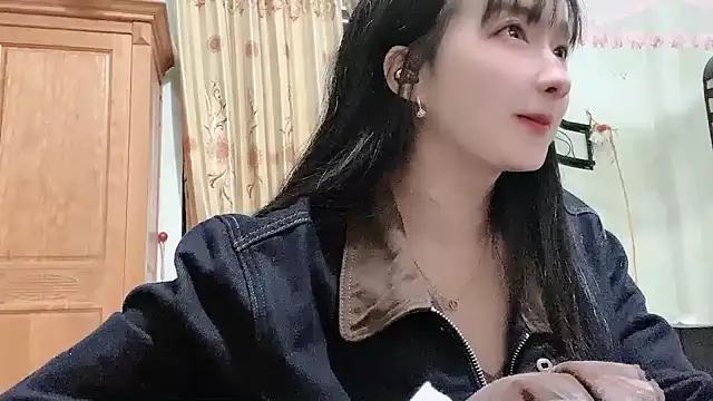 Snapshot of Nery_Asian chatting on February 19, 6:10 am Nery Asian online show from February 19, 6:10 am