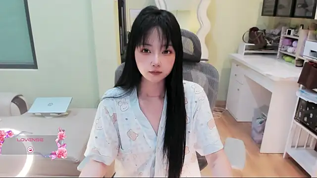 Snapshot of Nery_Asian chatting on July 15, 2:35 pm Nery Asian online show from July 15, 2:35 pm