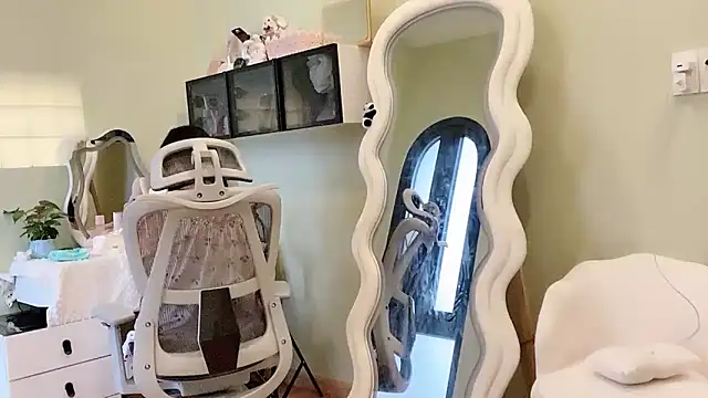 Snapshot of Nery_Asian chatting on February 27, 1:50 am Nery Asian online show from February 27, 1:50 am