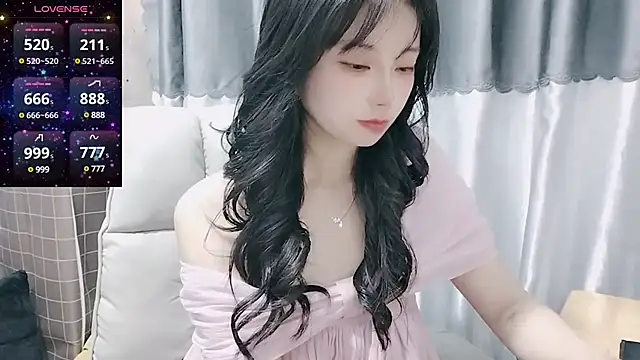 Snapshot of Nery_Asian chatting on February 14, 2:28 am Nery Asian online show from February 14, 2:28 am