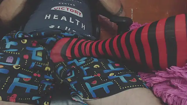 Snapshot of OldManAndGirlishLady chatting on January 4, 2:35 am OldManAndGirlishLady online show from January 4, 2:35 am