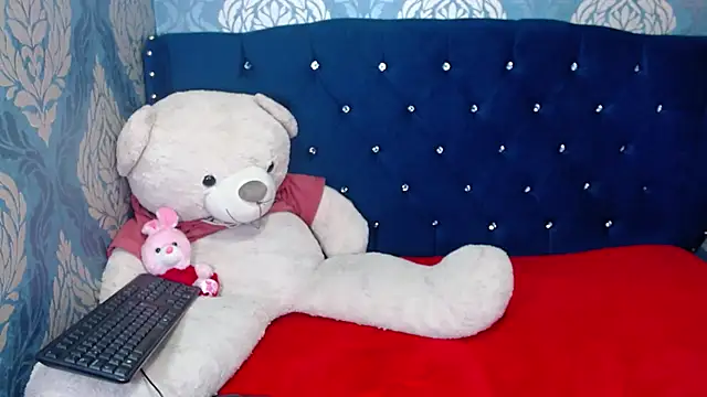 Lilyevansx online show from February 22, 6:30 pm