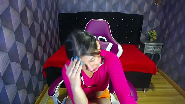 Lilyevansx online show from March 20, 11:05 am