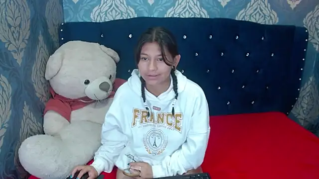 Lilyevansx online show from March 18, 10:39 am