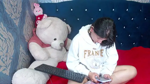 Lilyevansx online show from March 11, 12:50 pm