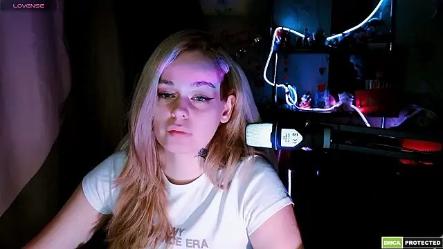 Snapshot of Bad_Girl009 chatting on February 22, 5:25 pm Bad Girl009 online show from February 22, 5:25 pm