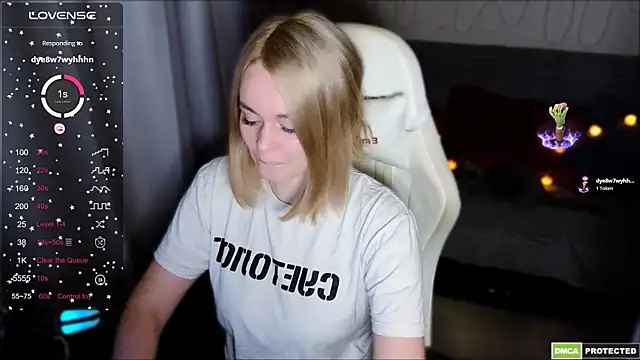 Snapshot of Bad_Girl009 chatting on October 26, 1:17 am Bad Girl009 online show from October 26, 1:17 am