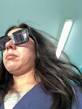 Reinacatchile online show from February 13, 9:59 pm