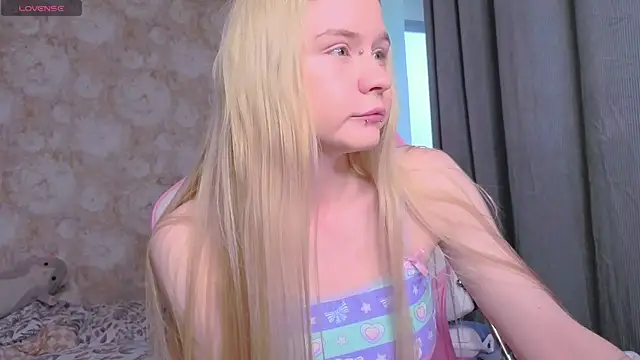 Snapshot of Milia_Parker chatting on May 28, 4:46 pm Milia Parker online show from May 28, 4:46 pm
