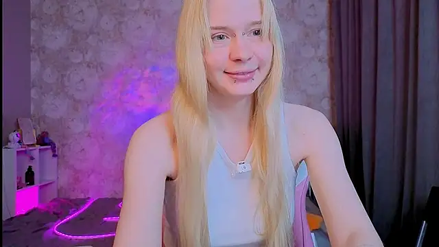 Milia Parker online show from June 27, 3:23 am