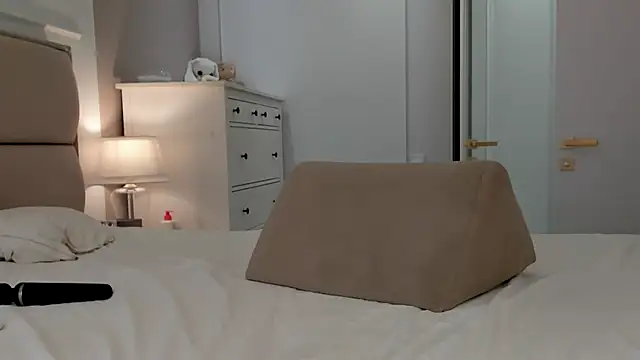 Jacky Lucky online show from February 9, 11:58 pm