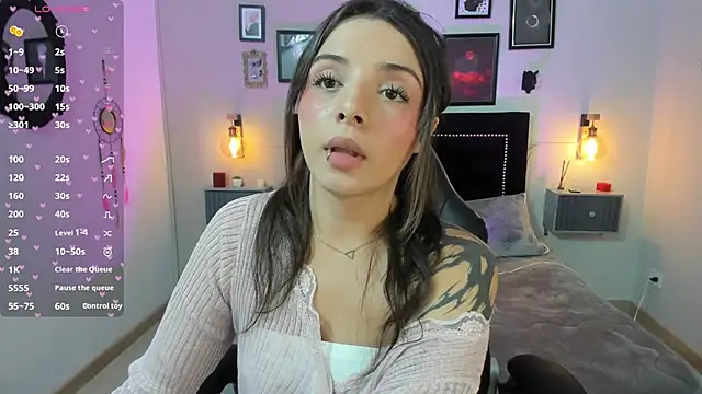 Charlotte  Benett online show from February 12, 4:01 am