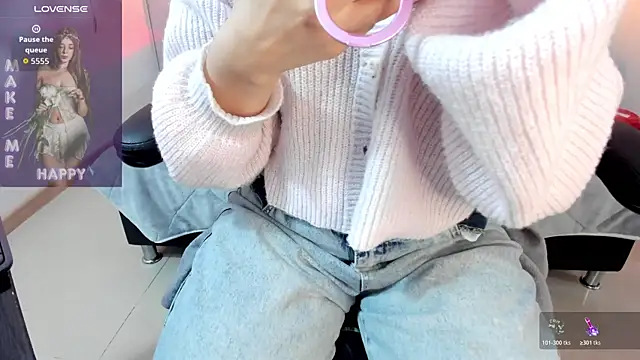 Charlotte  Benett online show from March 31, 4:25 am