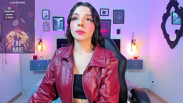 Charlotte  Benett online show from November 3, 4:39 am