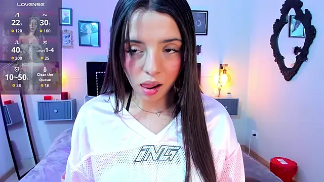 Charlotte  Benett online show from April 12, 5:33 am