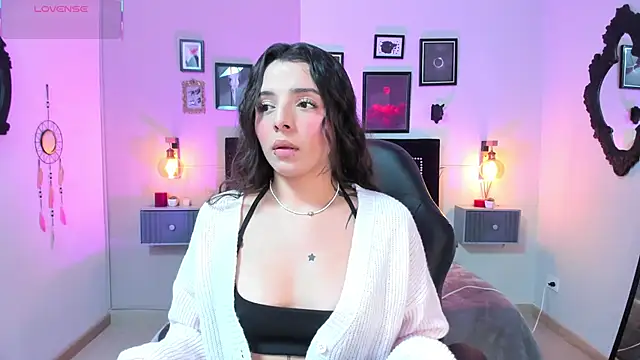 Charlotte  Benett online show from January 9, 4:41 am